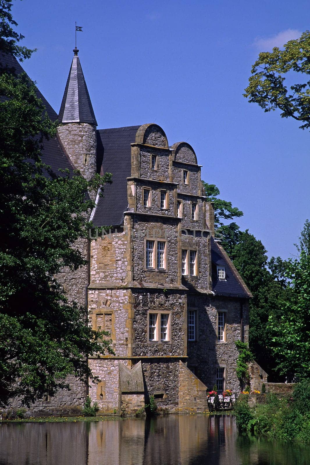 Schelenburg moated castle