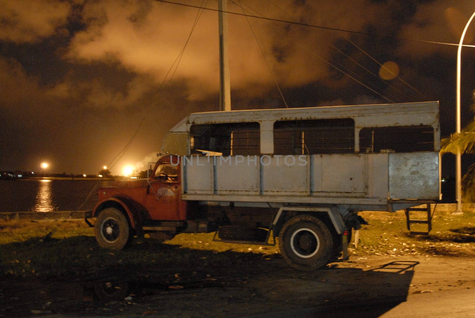 Oldtimer truck at night