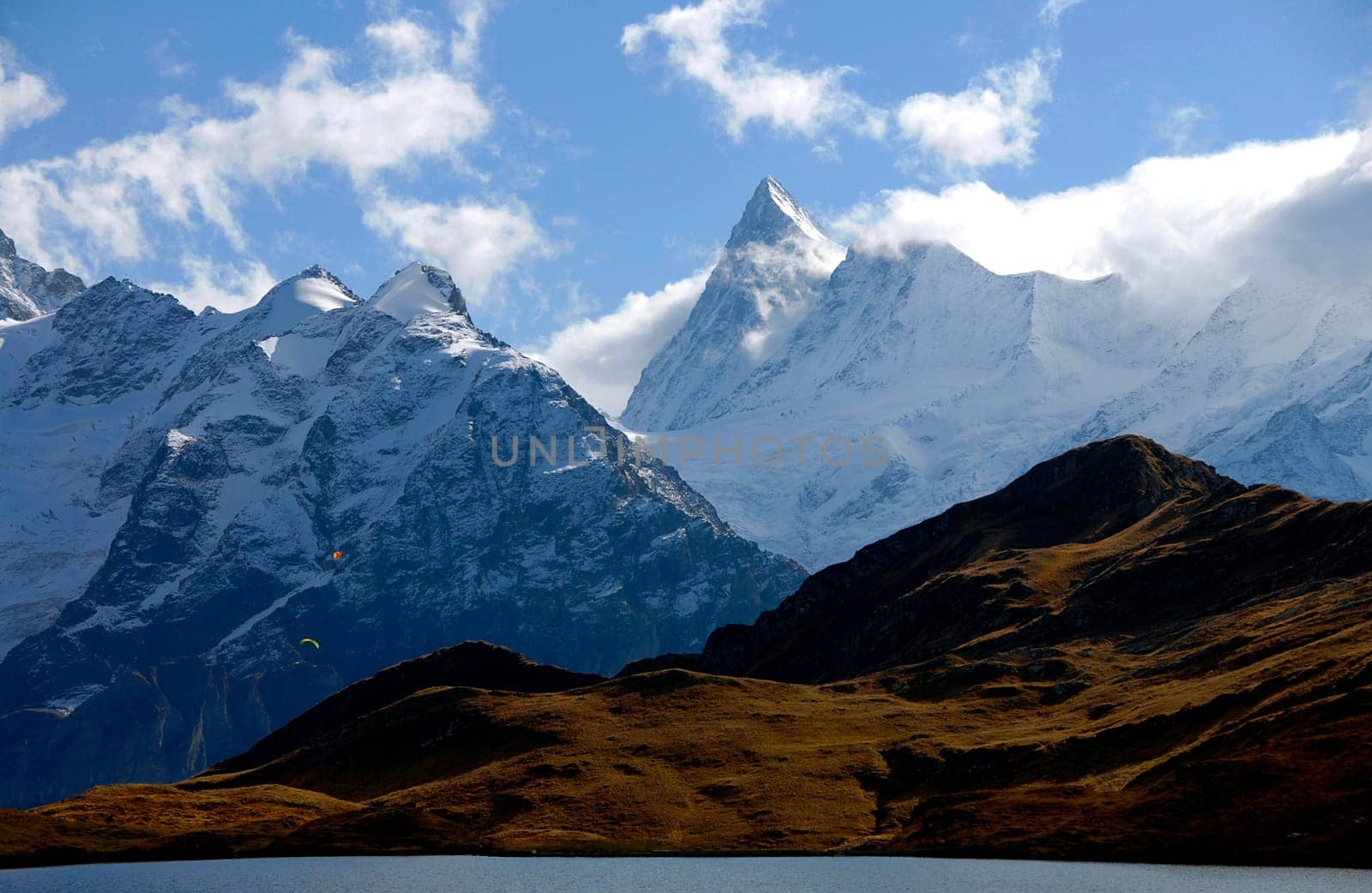At 4,274 m above sea level,the Finsteraarhorn is the highest peak in the Bernese Alps and the highest point in the canton of Bern,as well as the highest mountain in Switzerland east of Lötschberg and Simplon. It dominates the panoramas of the entire central and eastern part of Switzerland.