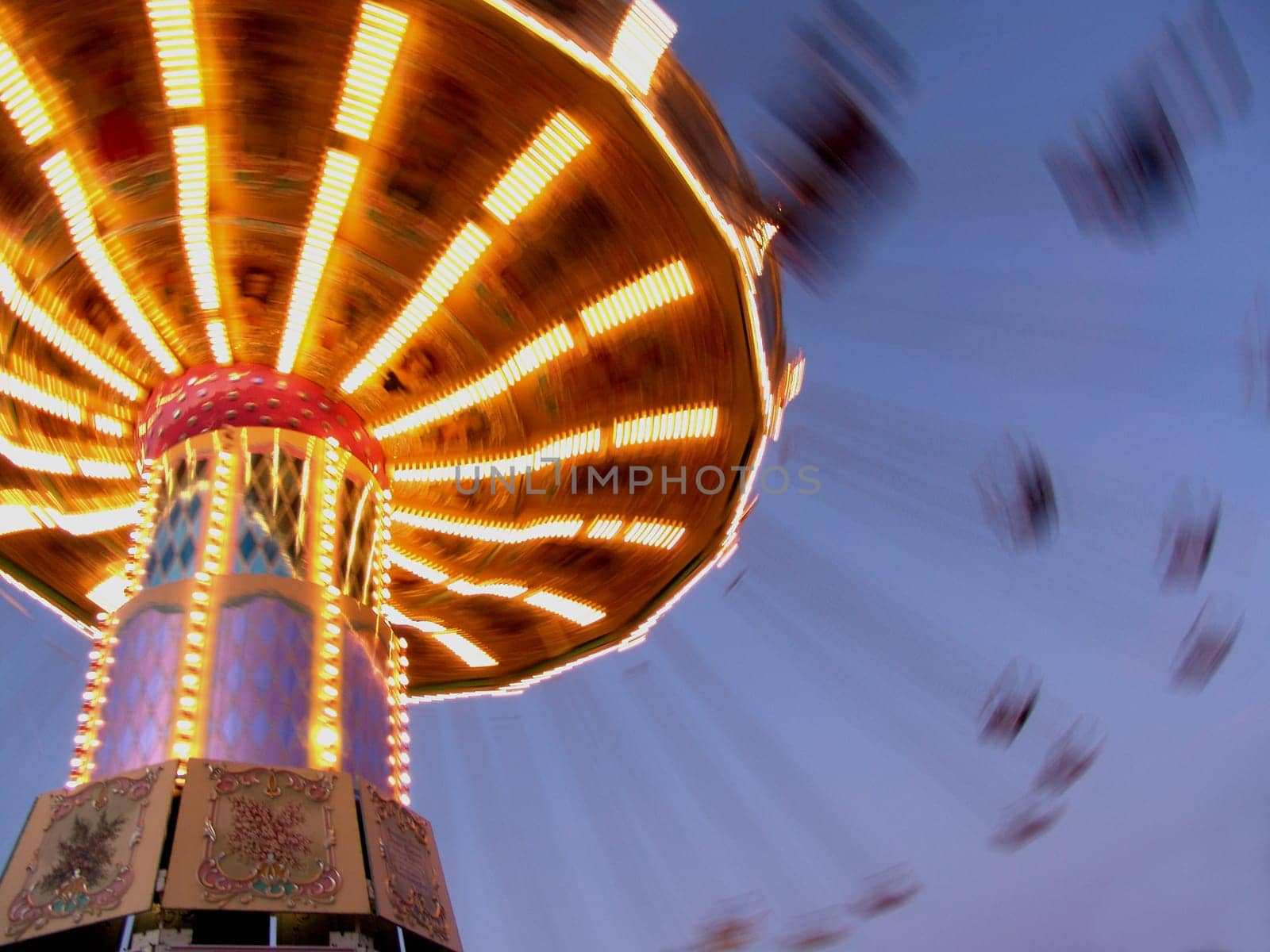 Chain carousel