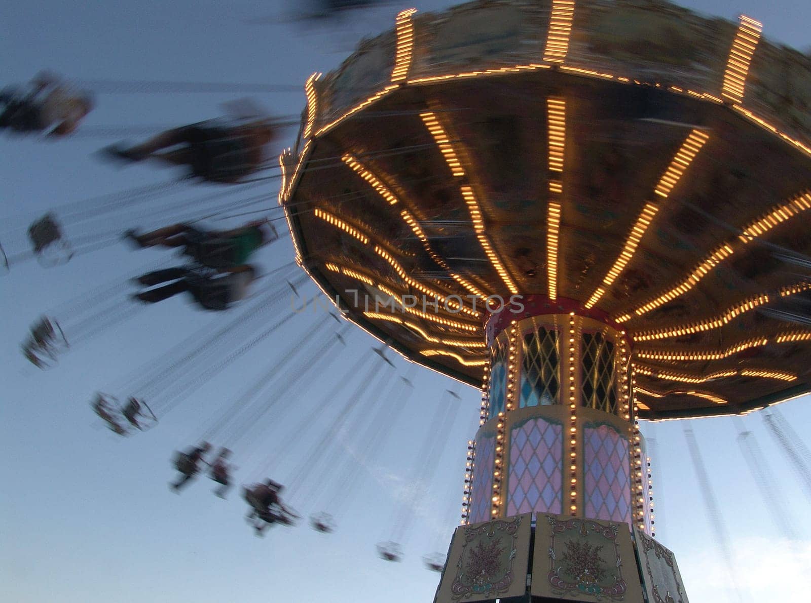 Chain carousel