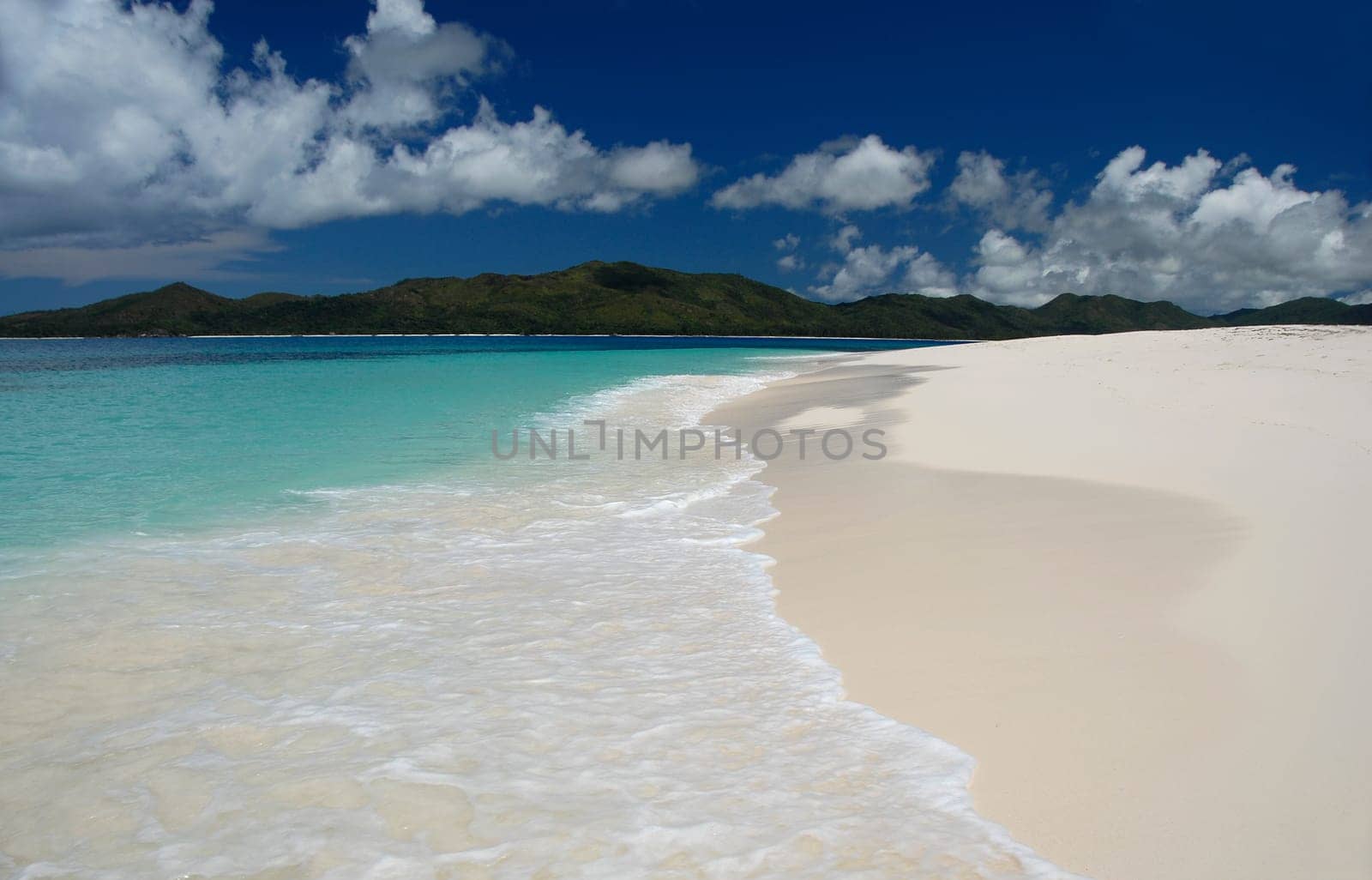 Dream beaches as far as the eye can see. Sand like powdered sugar,the sea in all shades of turquoise and water,as crystal clear as in a mountain stream. This is the Seychelles.