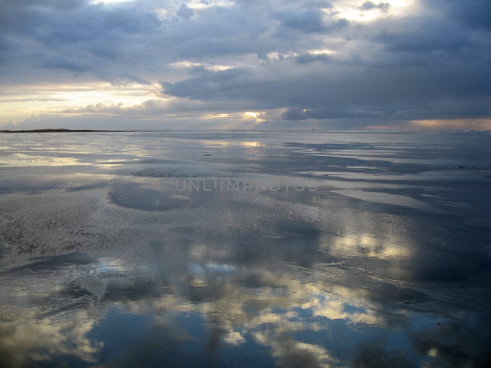 Rømø (german: Röm,Frisian: Rem,other spellings: Römö,Romo) is a Danish North Sea island,north of Sylt. Geographically,it belongs to the North Frisian Islands. It has an area of 129 km² and a population of 677 (January 1,2006). There is a S