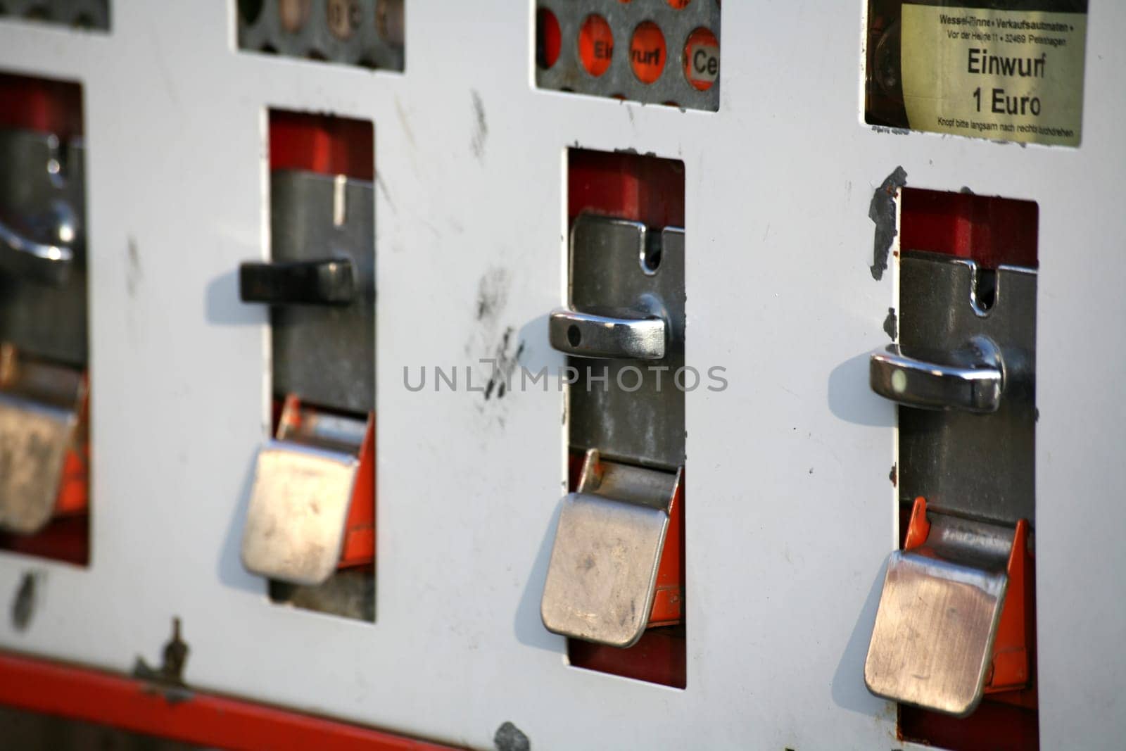 Chewing gum machines