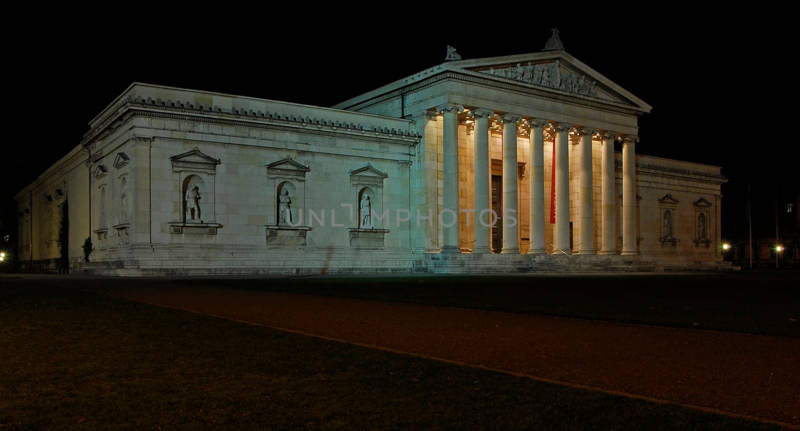 ... at Munich's Königsplatz