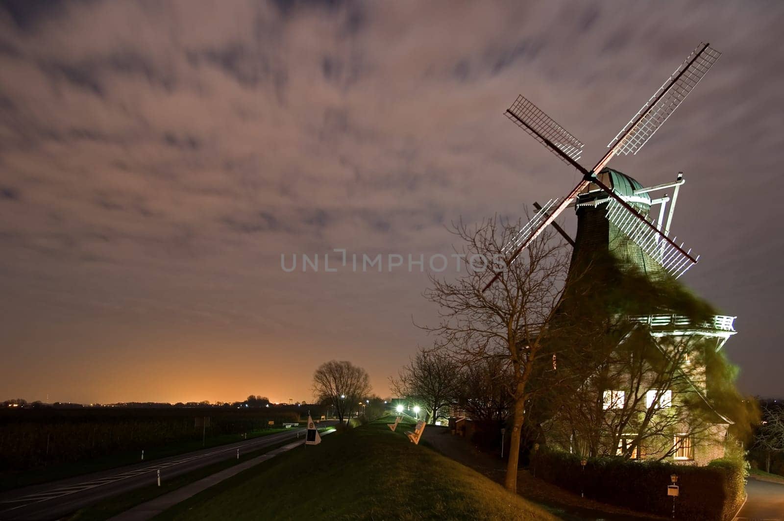 Windmill,Jork Borstel The Dutch windmill was built in 1860 by the miller Adolf Friedrich Peters on the site of an older mill that had been destroyed by fire,probably a post windmill.