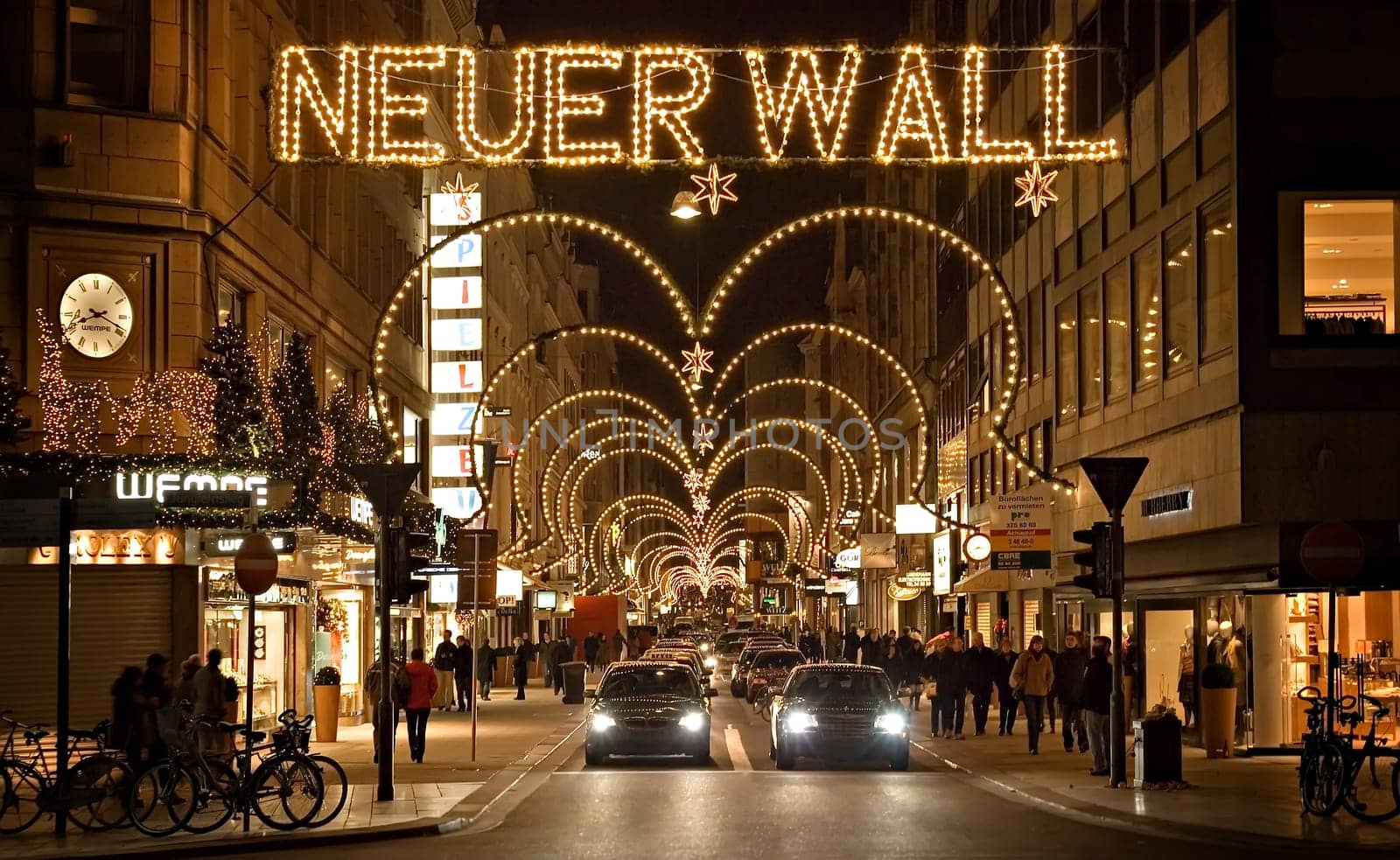 Christmas lights at NEUER WALL