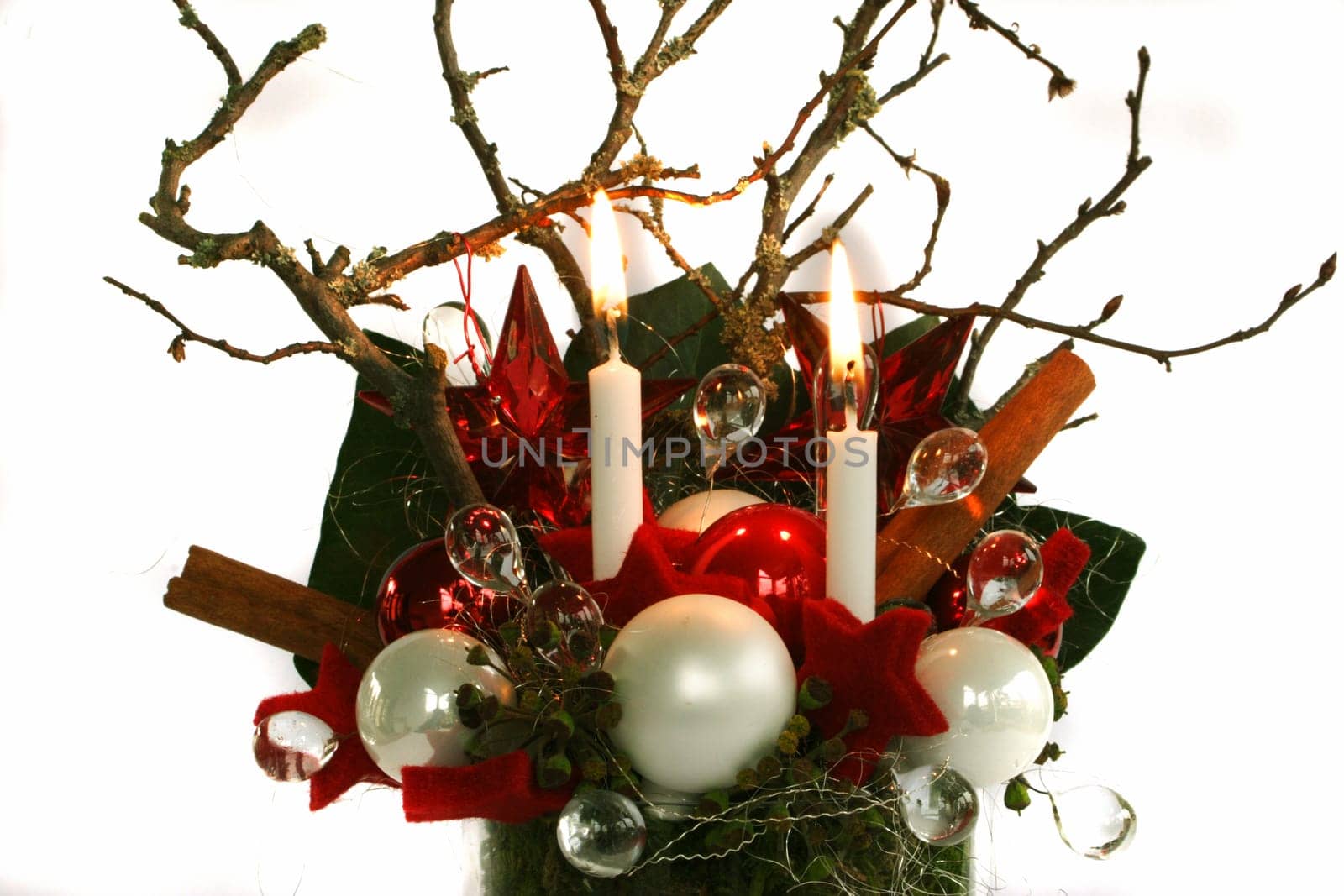 Advent decoration red with ivy