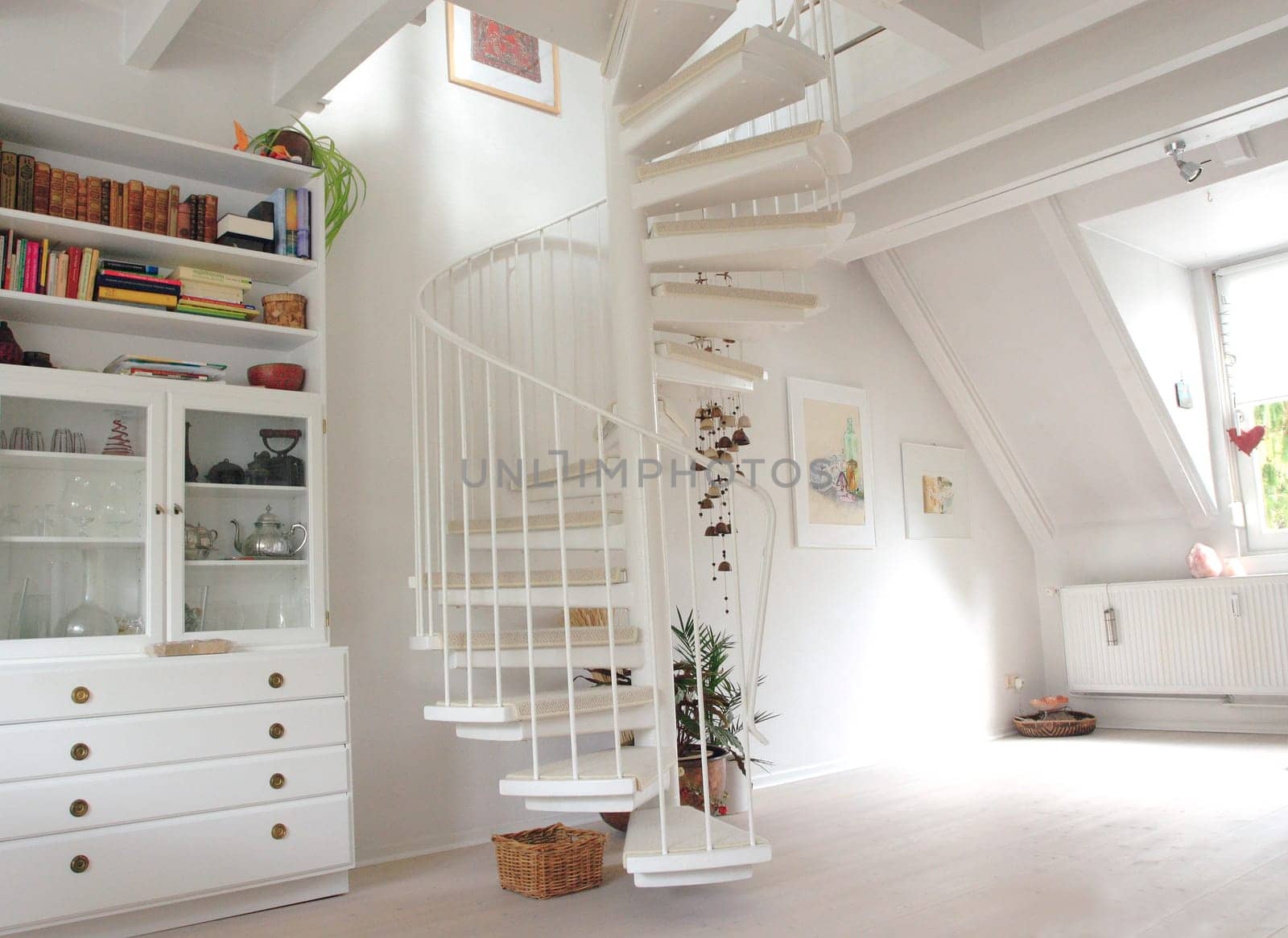 Gallery apartment in white
