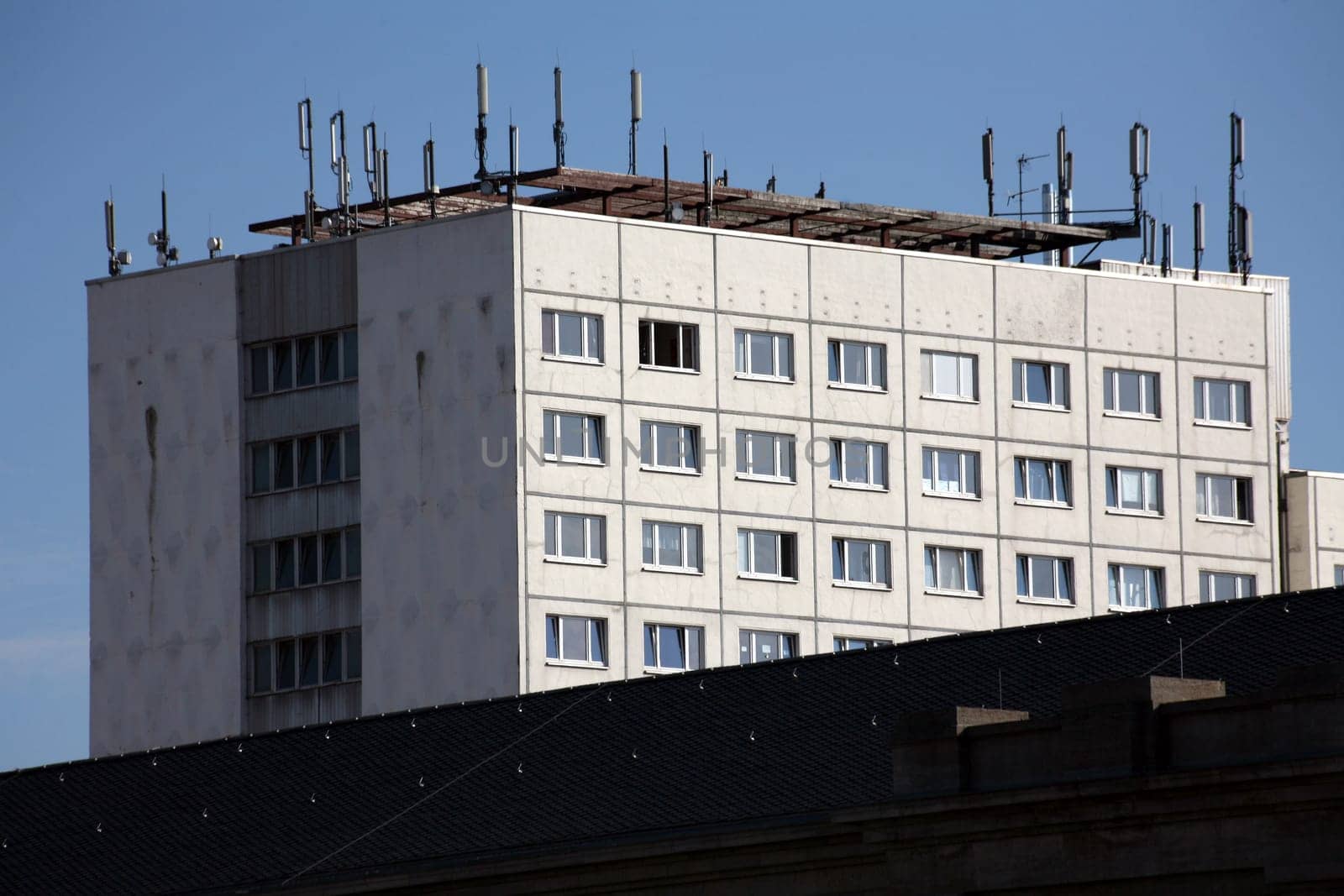 Radio antennas on the flat roof of a block of flats