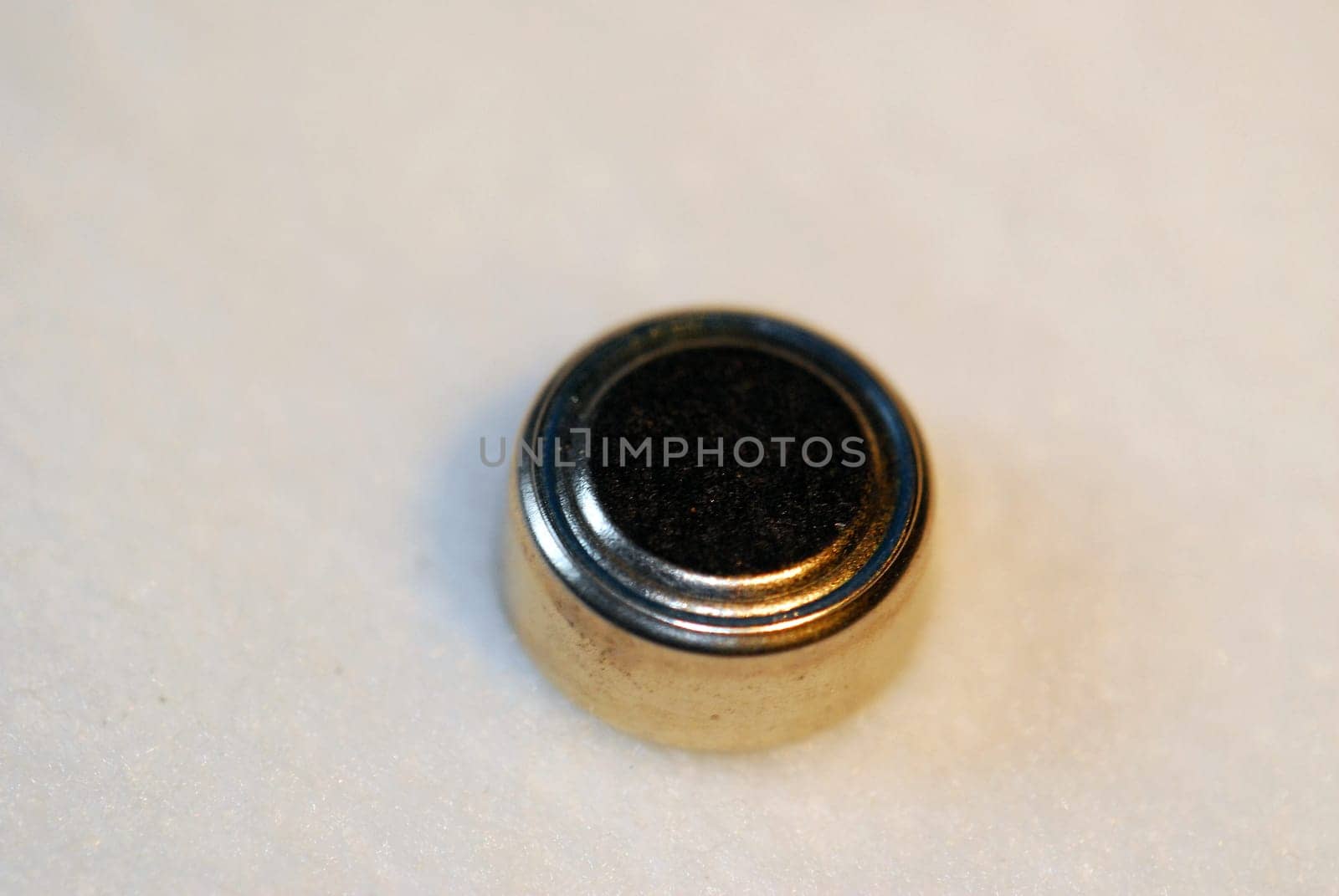 Button cell