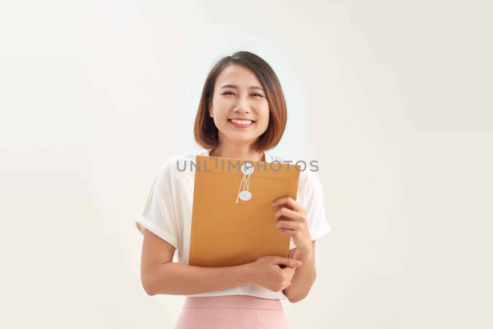 Businesswoman showing letter in yellow envelope by makidotvn