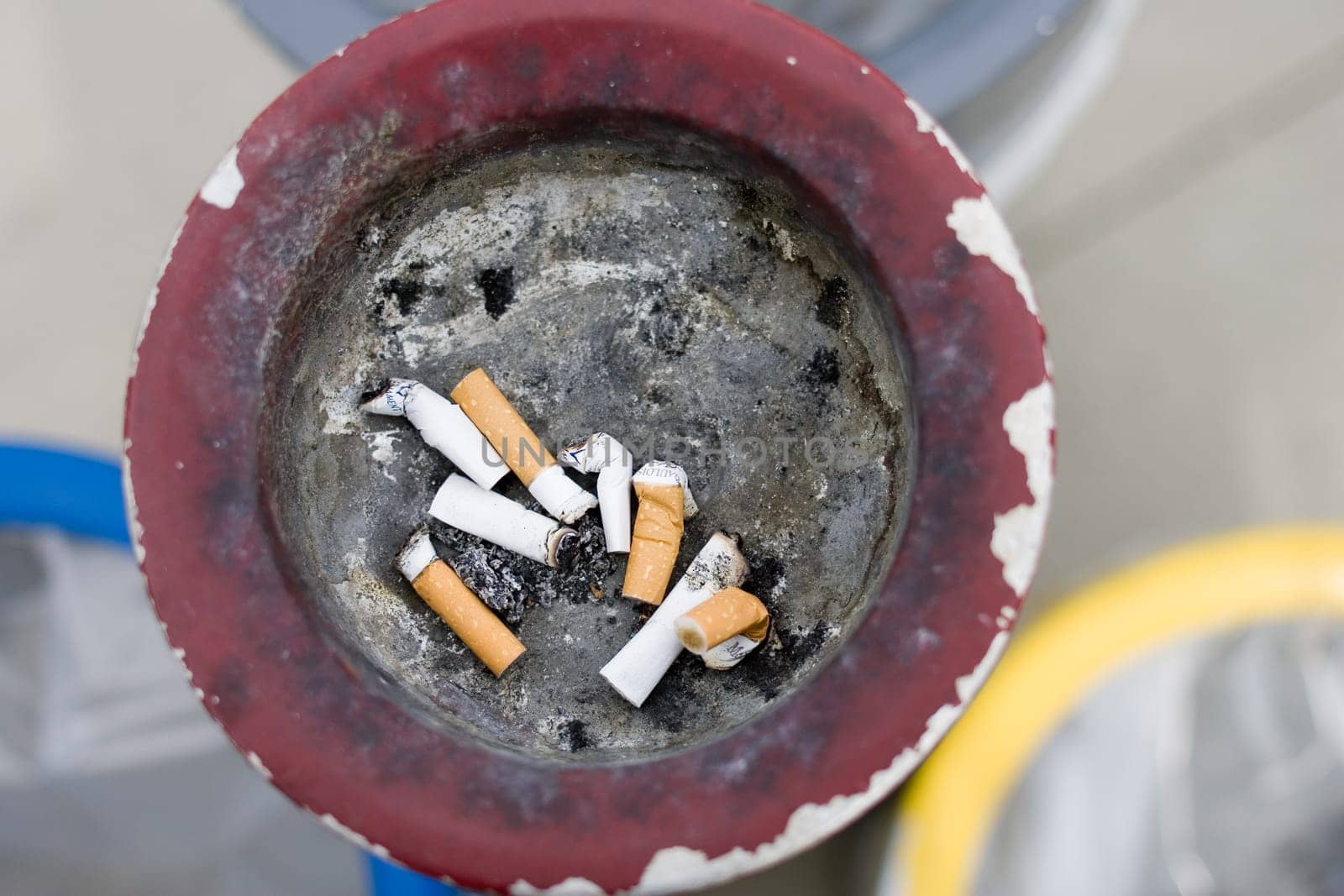 Ashtray with squeezed cigarette