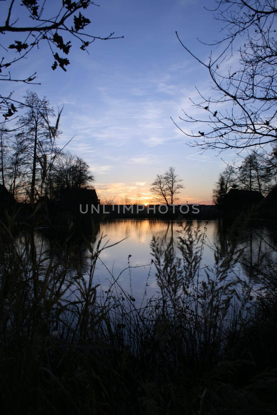 Aperture 9.0 Exposure 1/200 ISO 200 Focal length 18.0mm Taken 10 days ago at a small pond in Saxony around 4pm