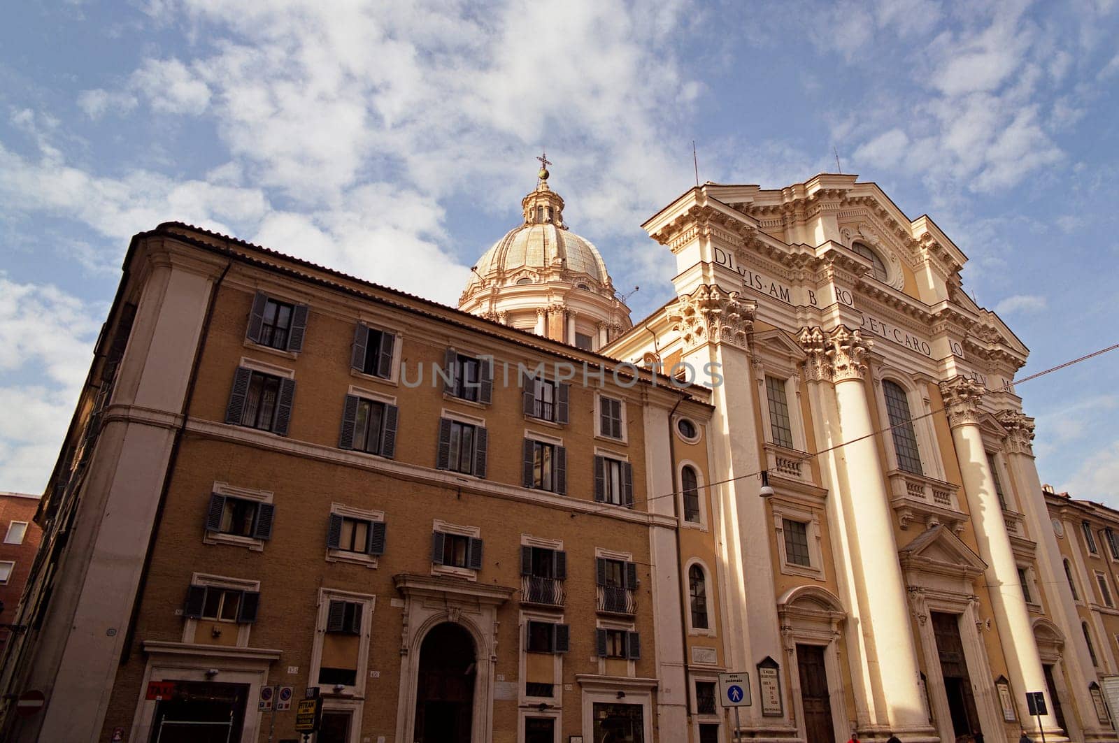 ... here: Santi Ambrogio e Carlo al Corso,one of the largest church domes in Rome - 6x7