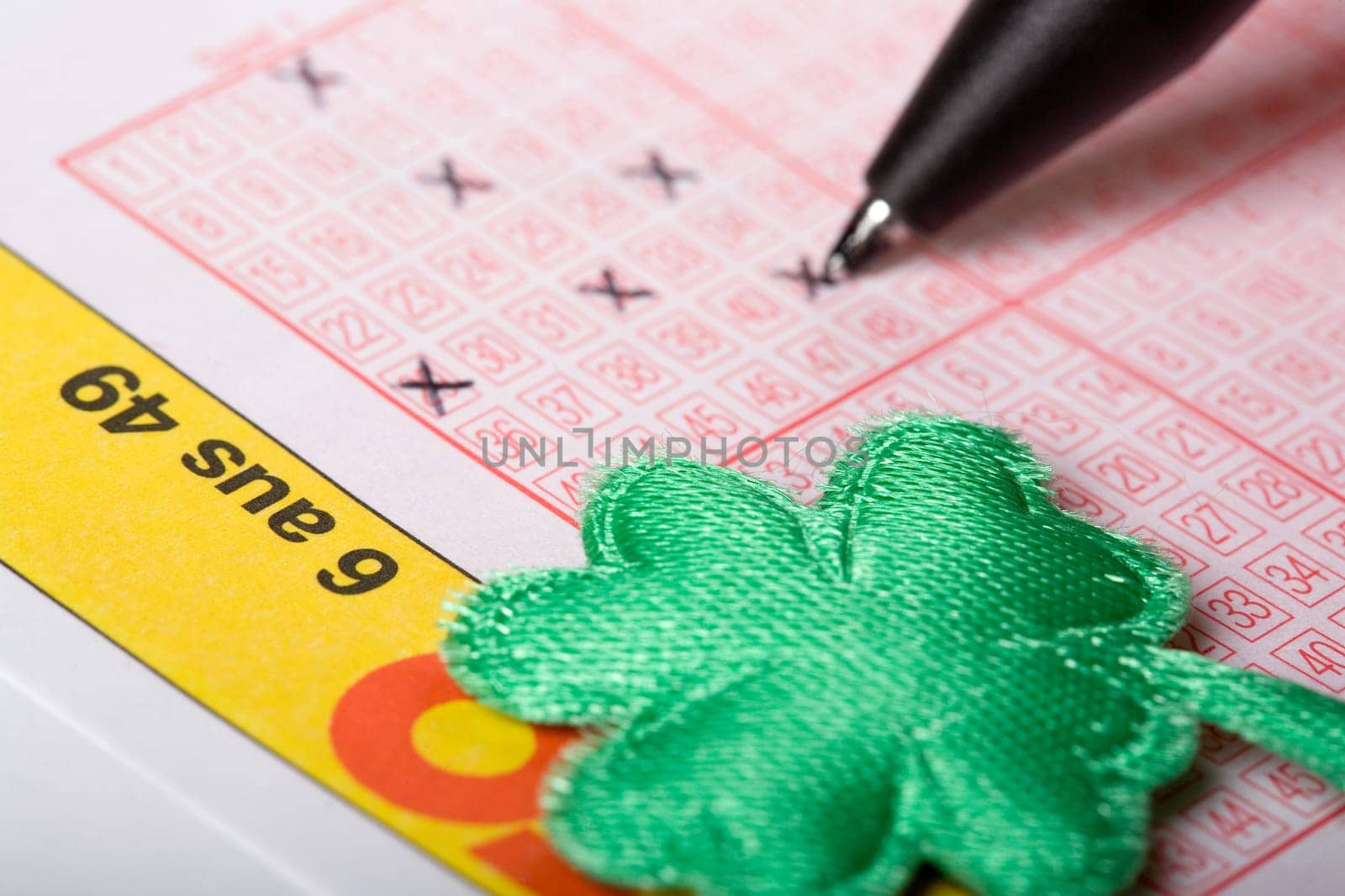 Fill out the lottery with a shamrock