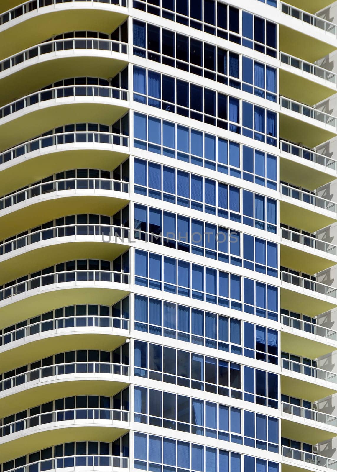 I was fascinated by the repetition from floor to floor. Furthermore,the order on the balconies caught my eye.