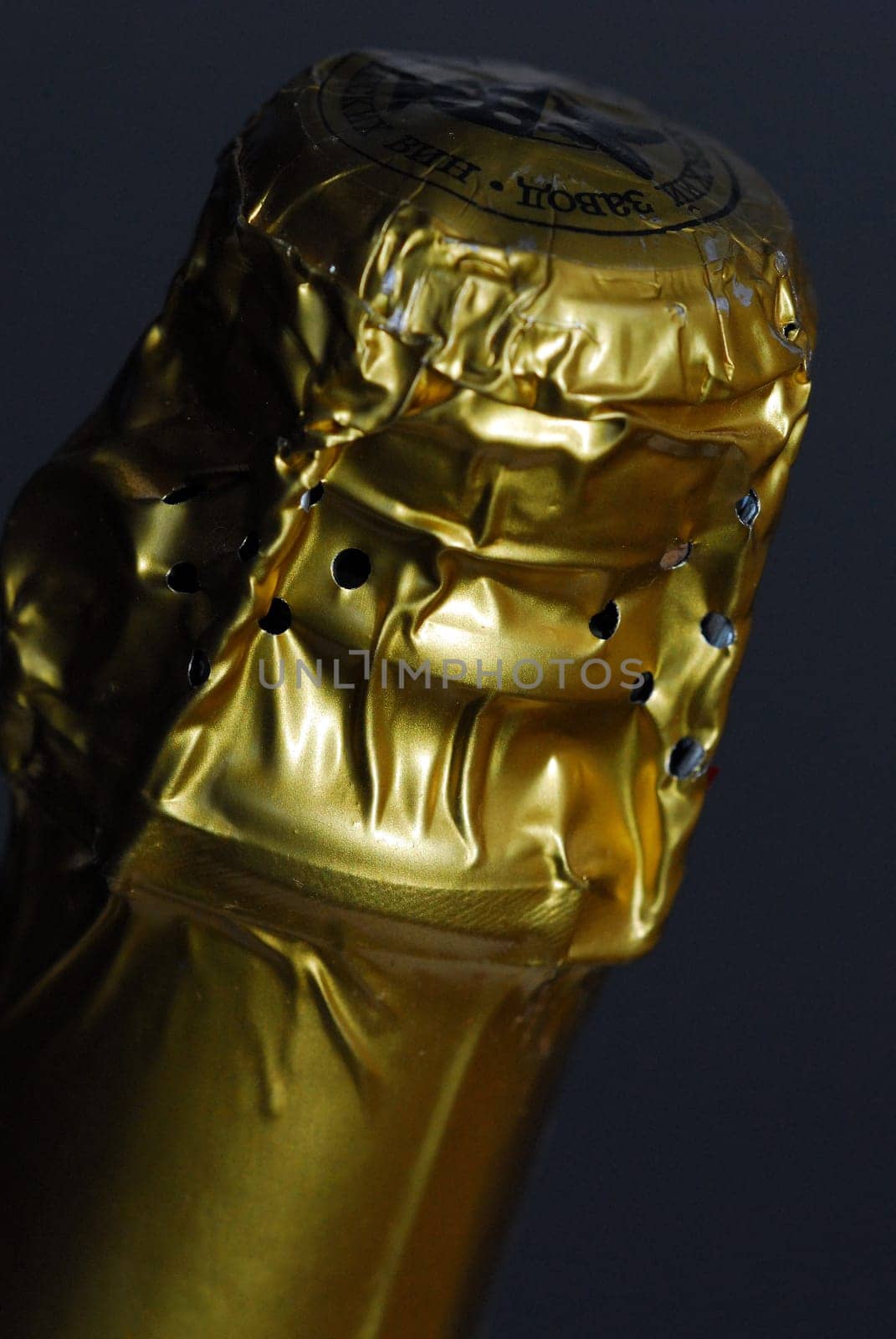 Bottleneck gold