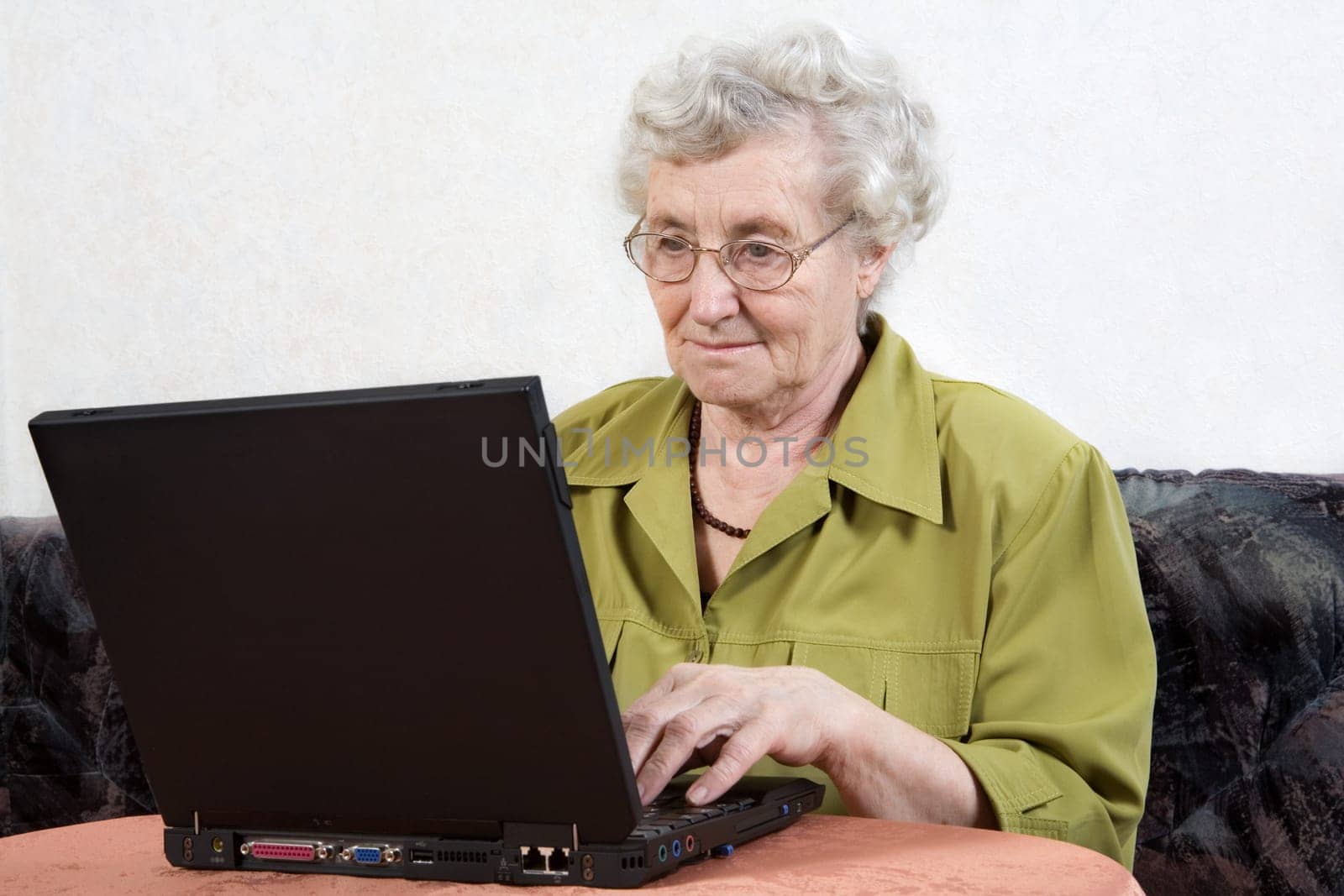 Pensioner at the laptop