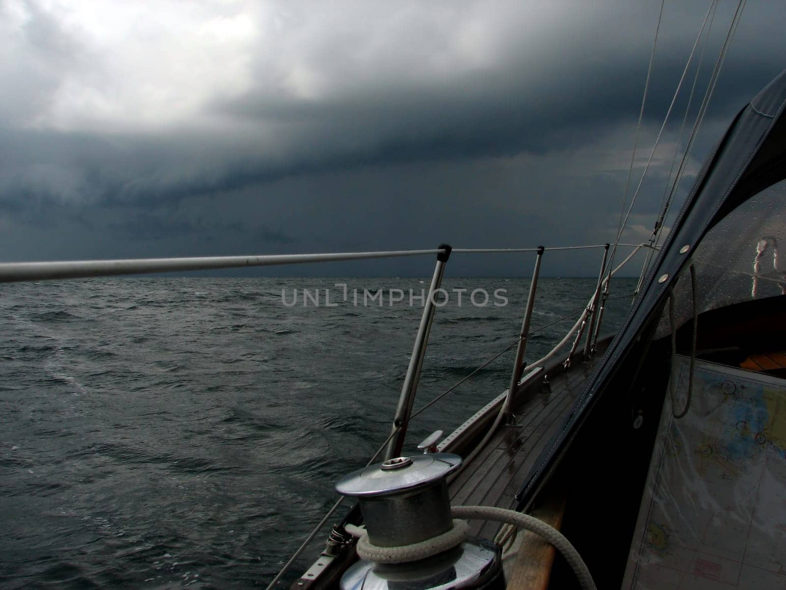 At the moment a storm is raging everywhere in Germany,I am glad that our ship is on land and hibernating. The storm in the photo caught us in August 2006 on the Baltic Sea / Swedish coast. But it looked more threatening than it really was.