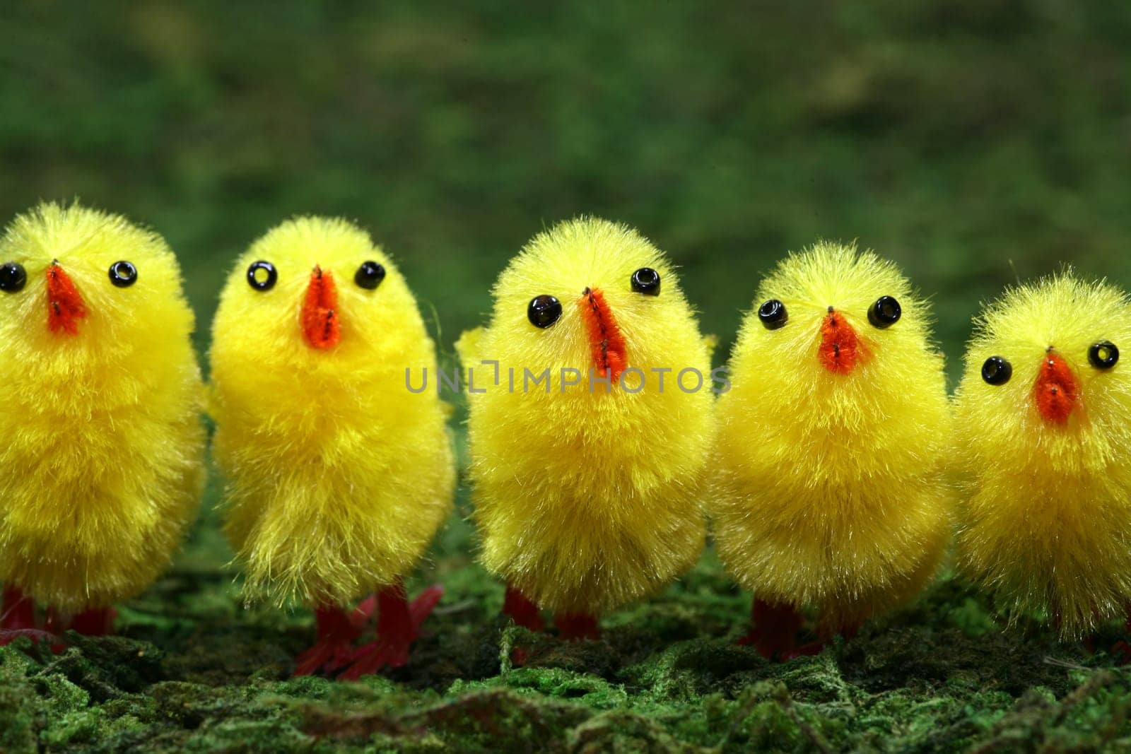 Yellow mini decorative figurines