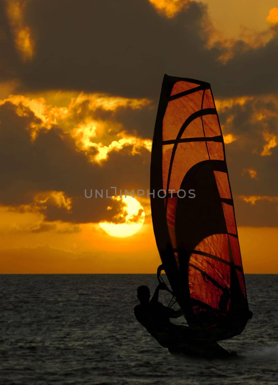At Mallory Square in Key West,Florida,magicians,acrobats,street musicians,artists and old hippies meet every evening for the Sunset Celebration. Hundreds of people then admire the spectacular sunset.