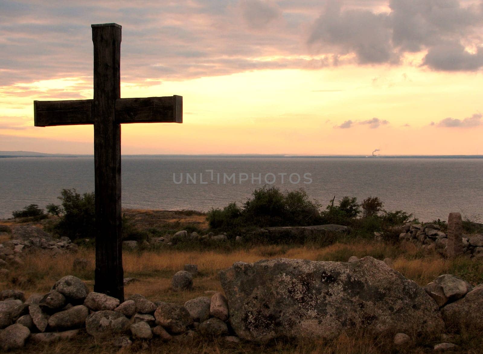 Light on the horizon - The cross stands on the small Swedish island of Hanö.