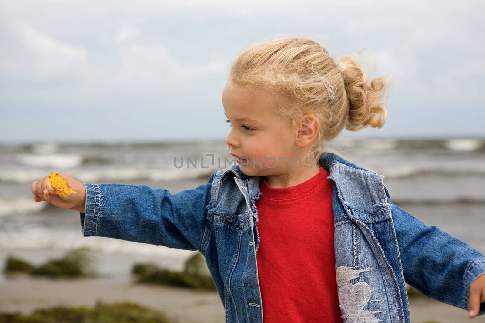 Girl playing with a leaf