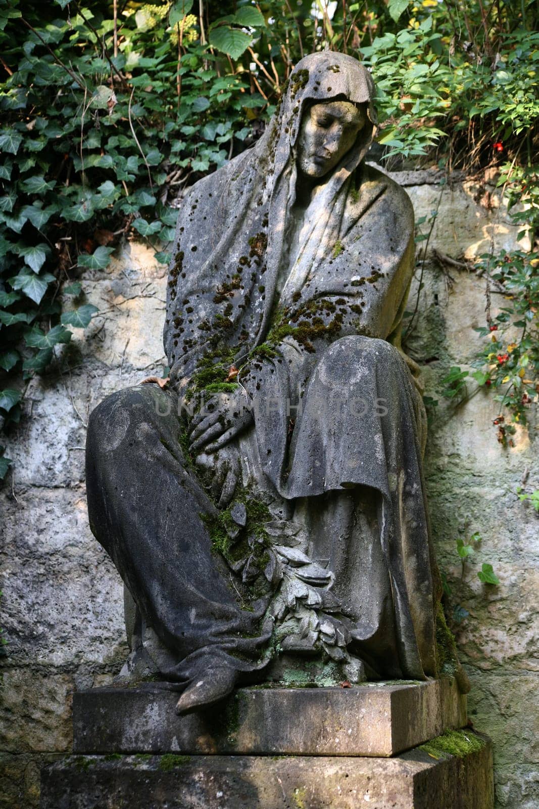 The grave of Adolf Donndorf in the cemetery in Weimar