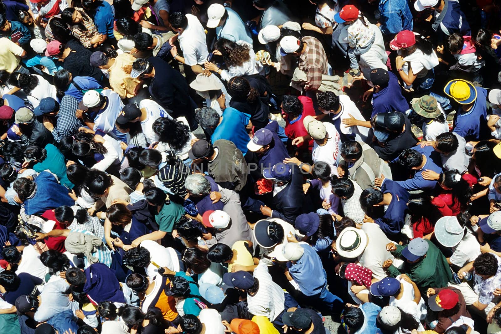 Crowds of worshippers during the Good Friday procession in Quito/Ecuador in scorching heat. On Good Friday,for example,the revelers parade through the city for several hours.