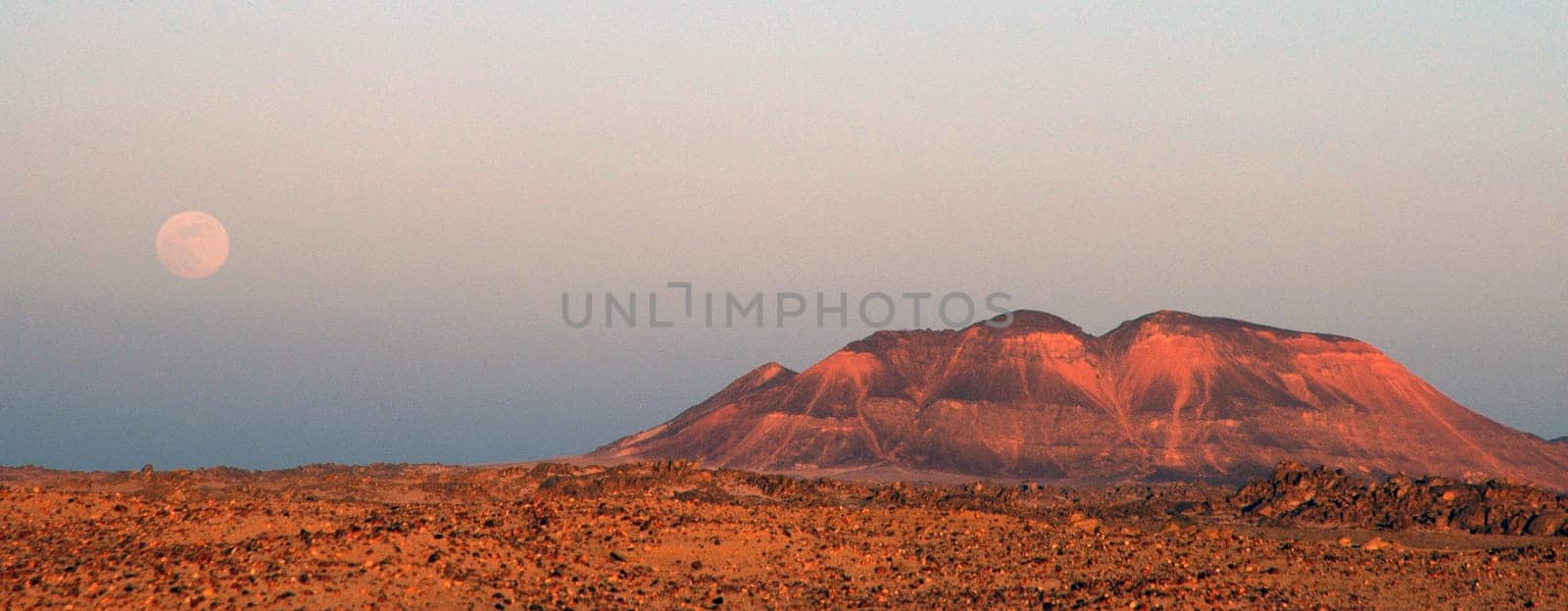 Full moon near Soleb,noerdl. Sudan.