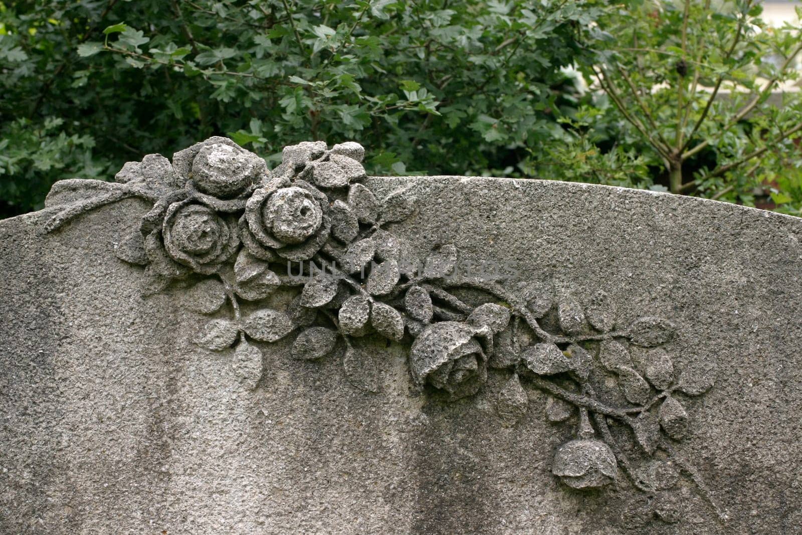 Tombstone with roses