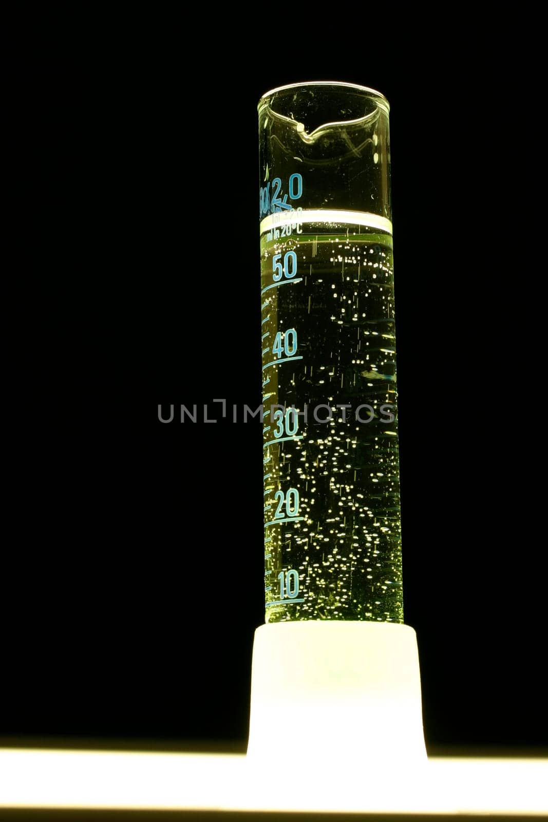 Measuring cylinder illuminated