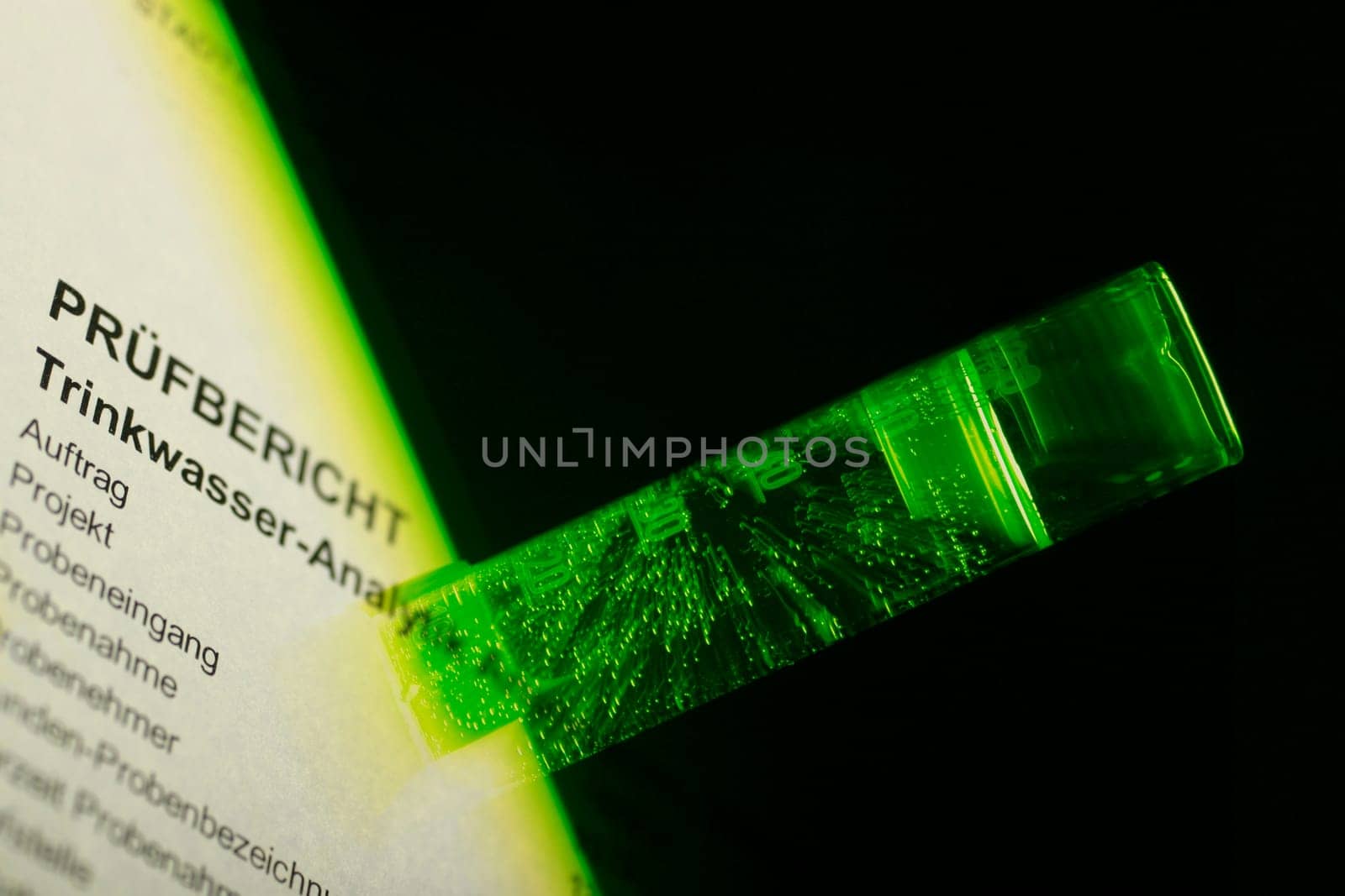 Measuring cylinder illuminated