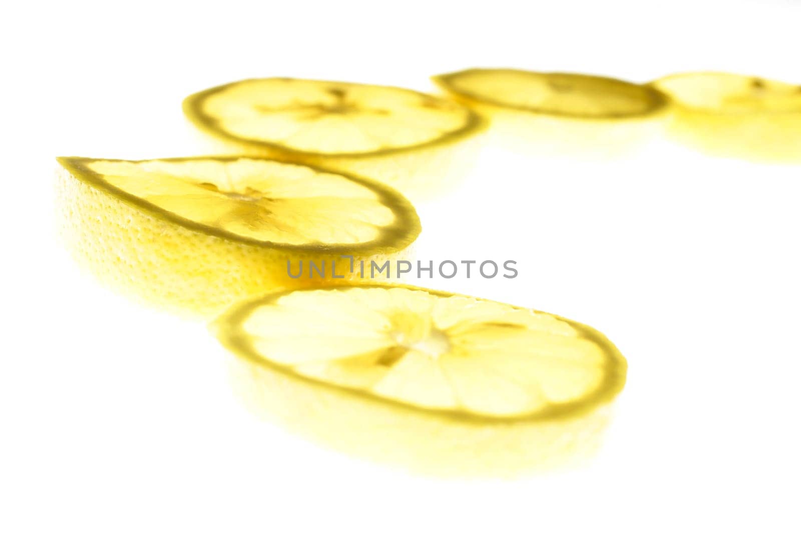 Lemon slices in a semicircle
