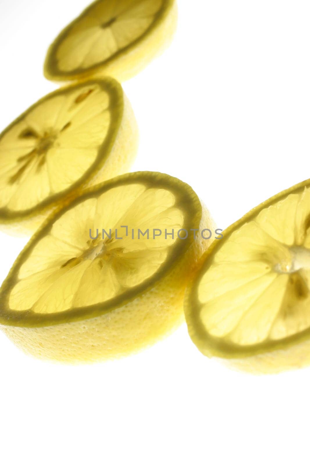 Lemon slices in a semicircle