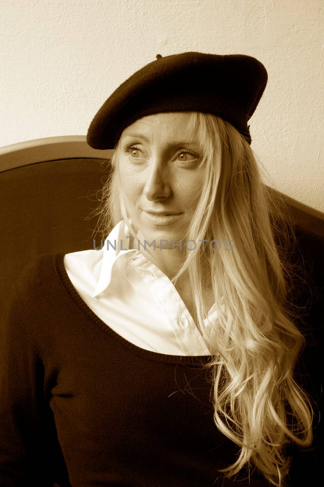 Blonde woman with beret