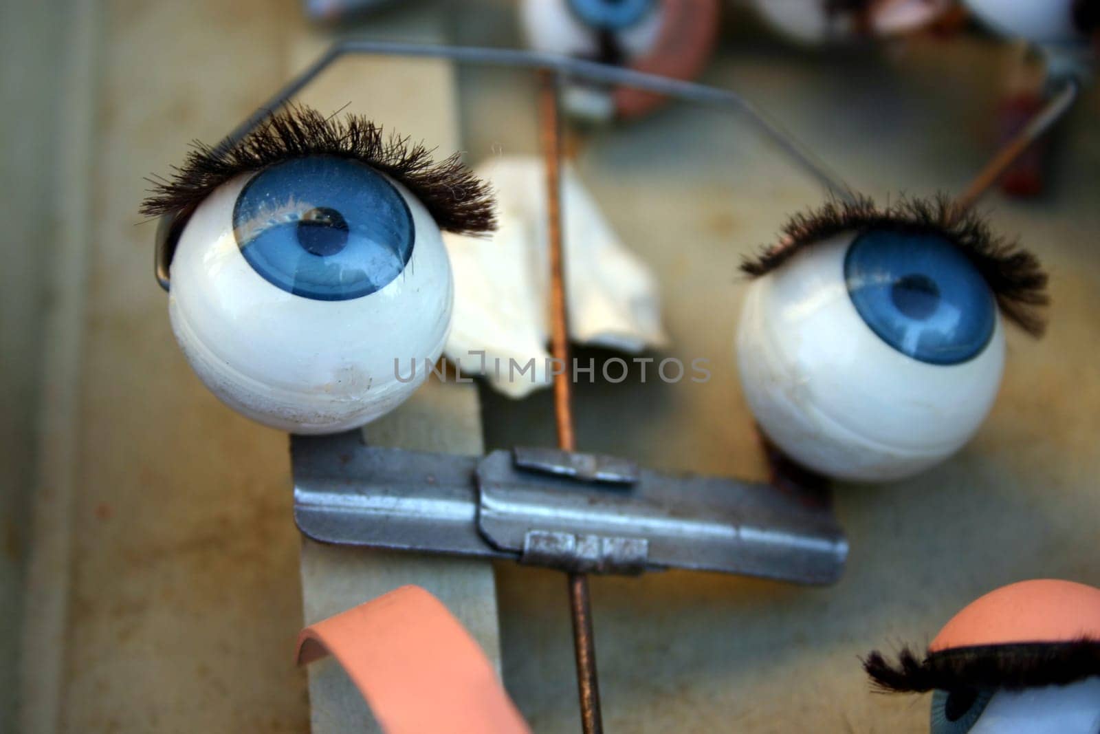 Doll eyes