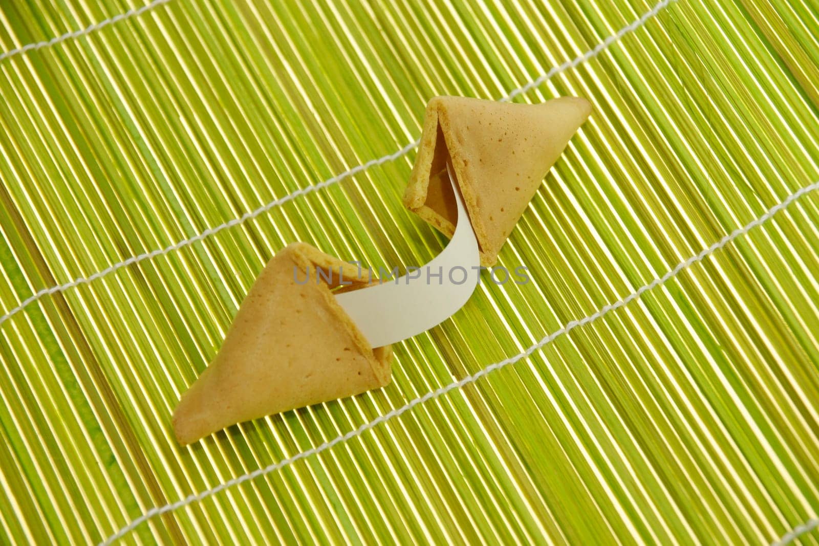 Fortune cookie,bamboo mat