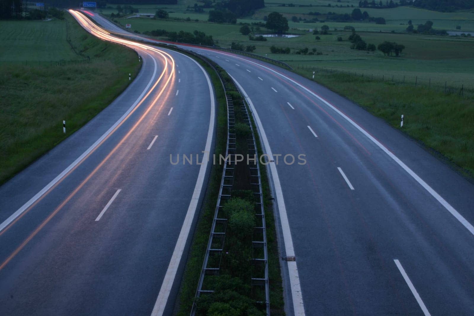 (Highway or motorway or turnpike or autobahn) and lane