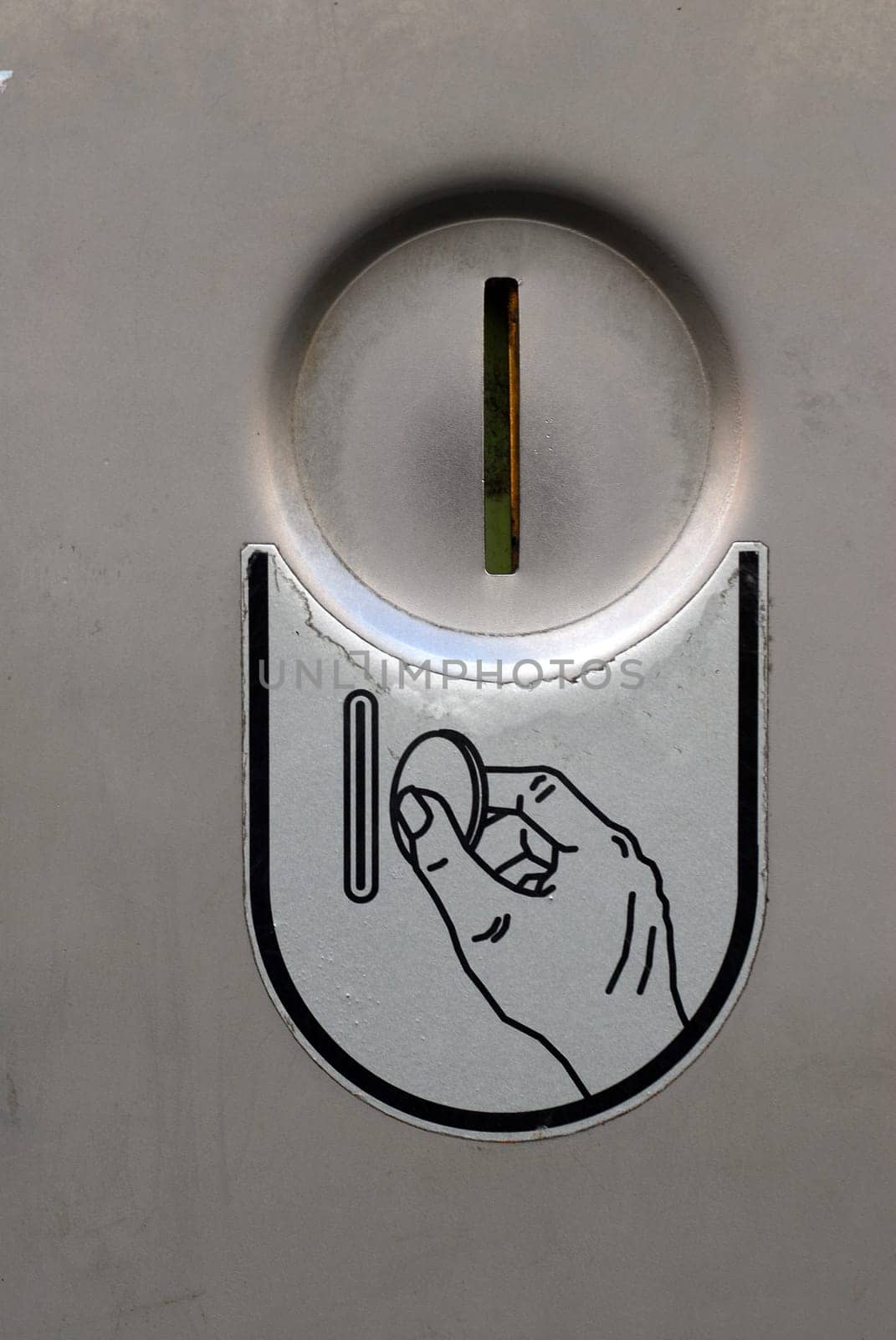 Coin slot