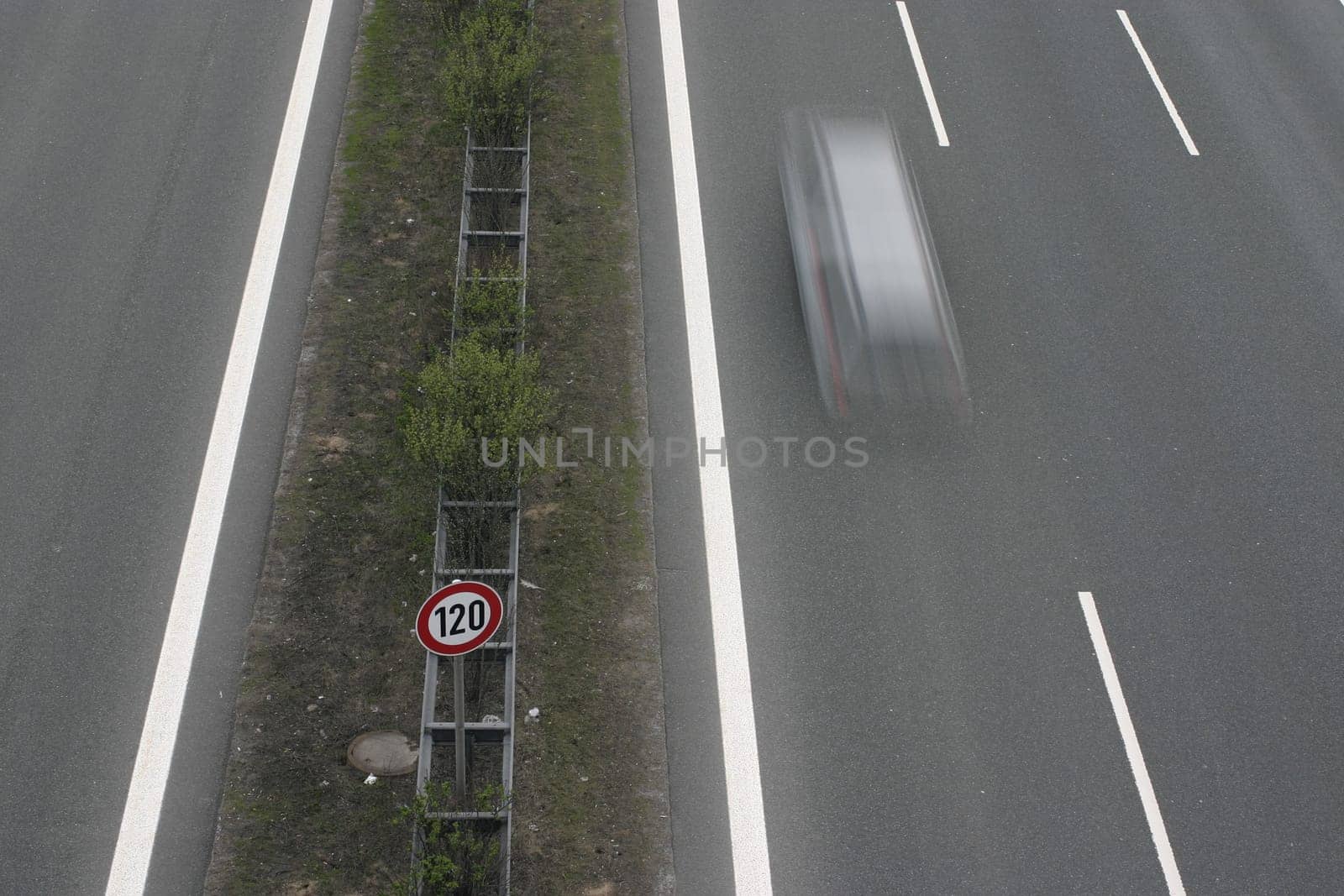 Highway,median,blurred