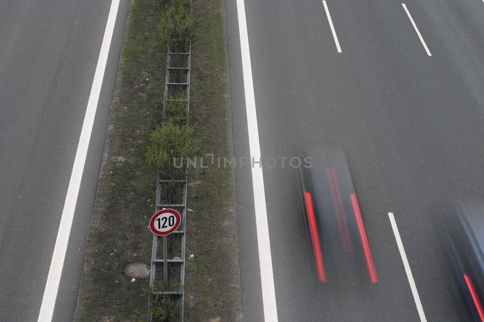 Highway,median,blurred
