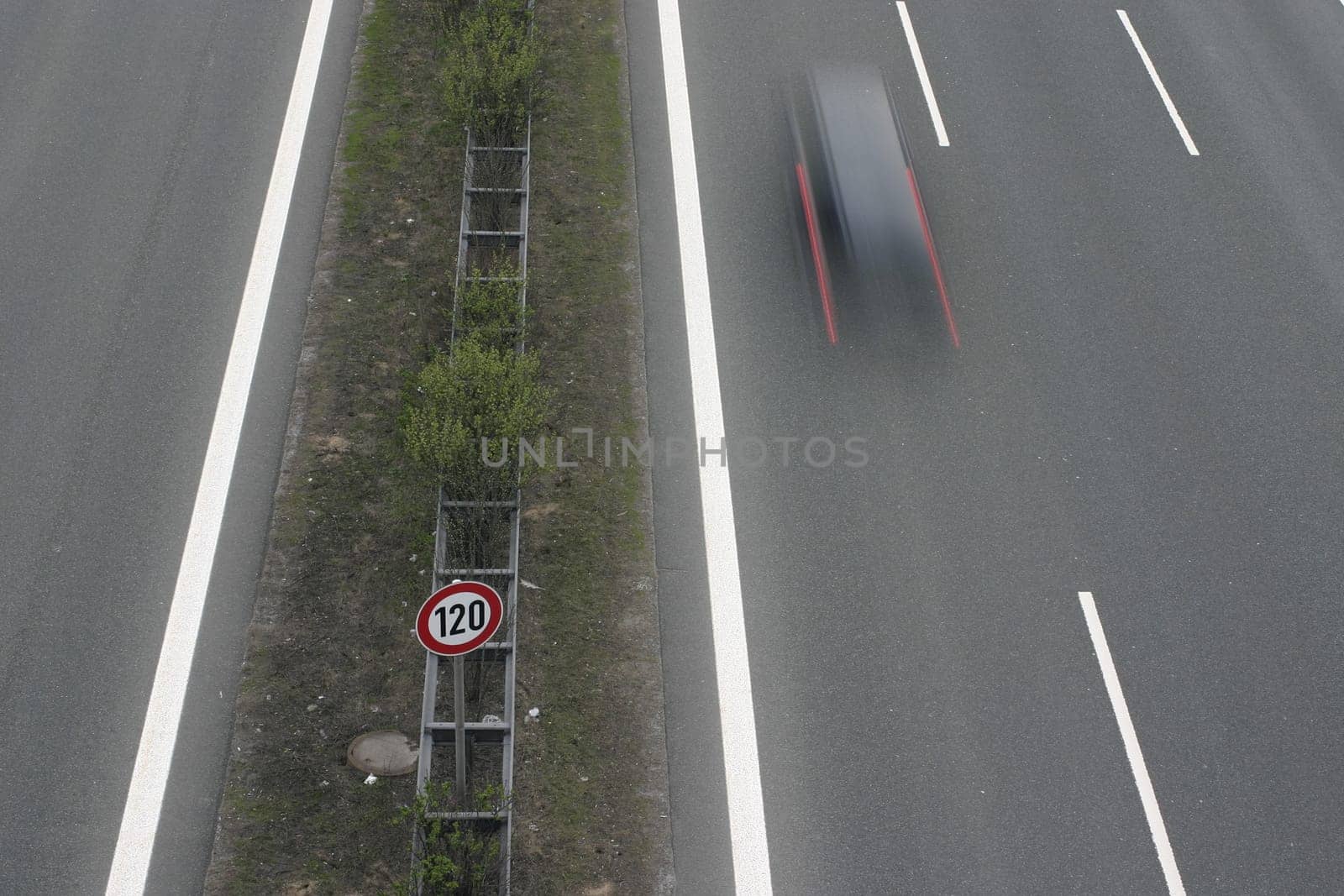 Highway,median,blurred