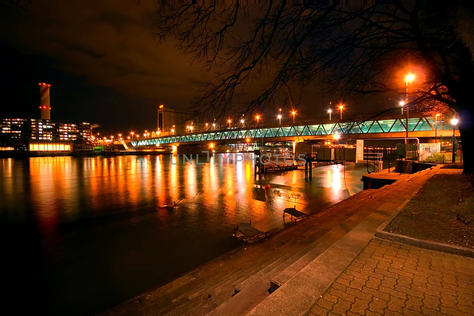 The new Three Roses Bridge at night