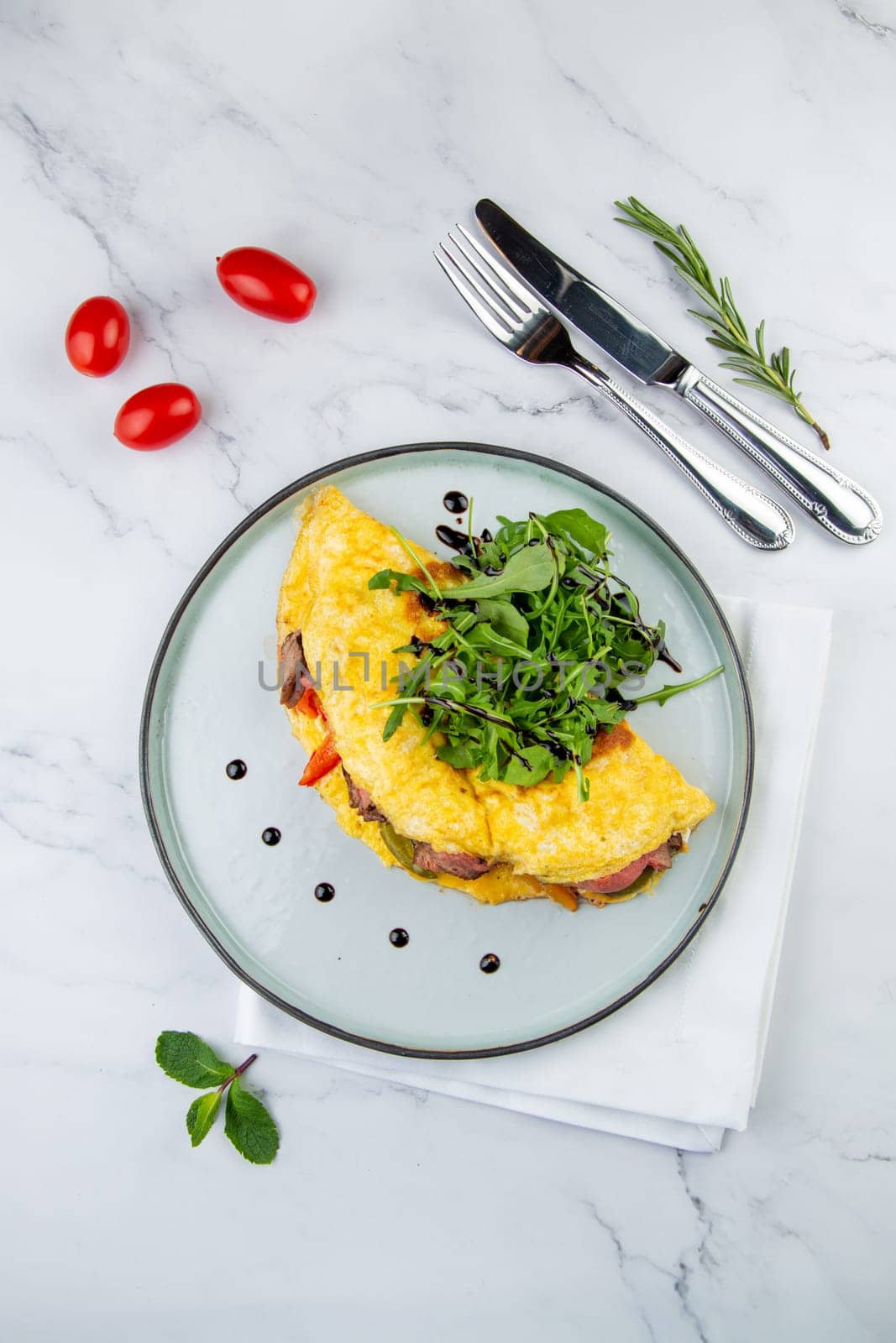 Breakfast of eggs with meat, herbs and drops of sauce