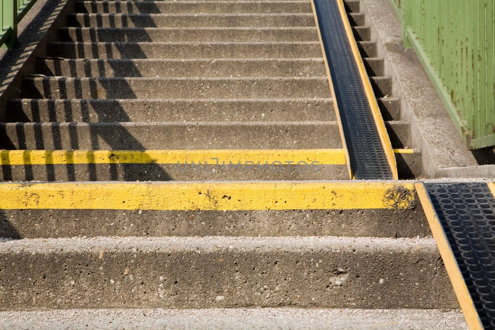 Stairs handicapped accessible?