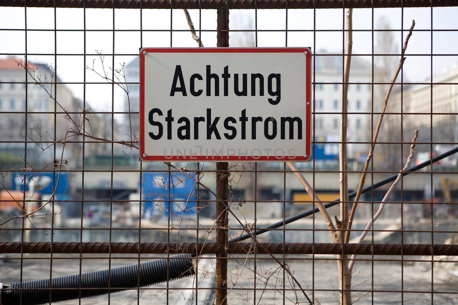 Attention high-voltage current