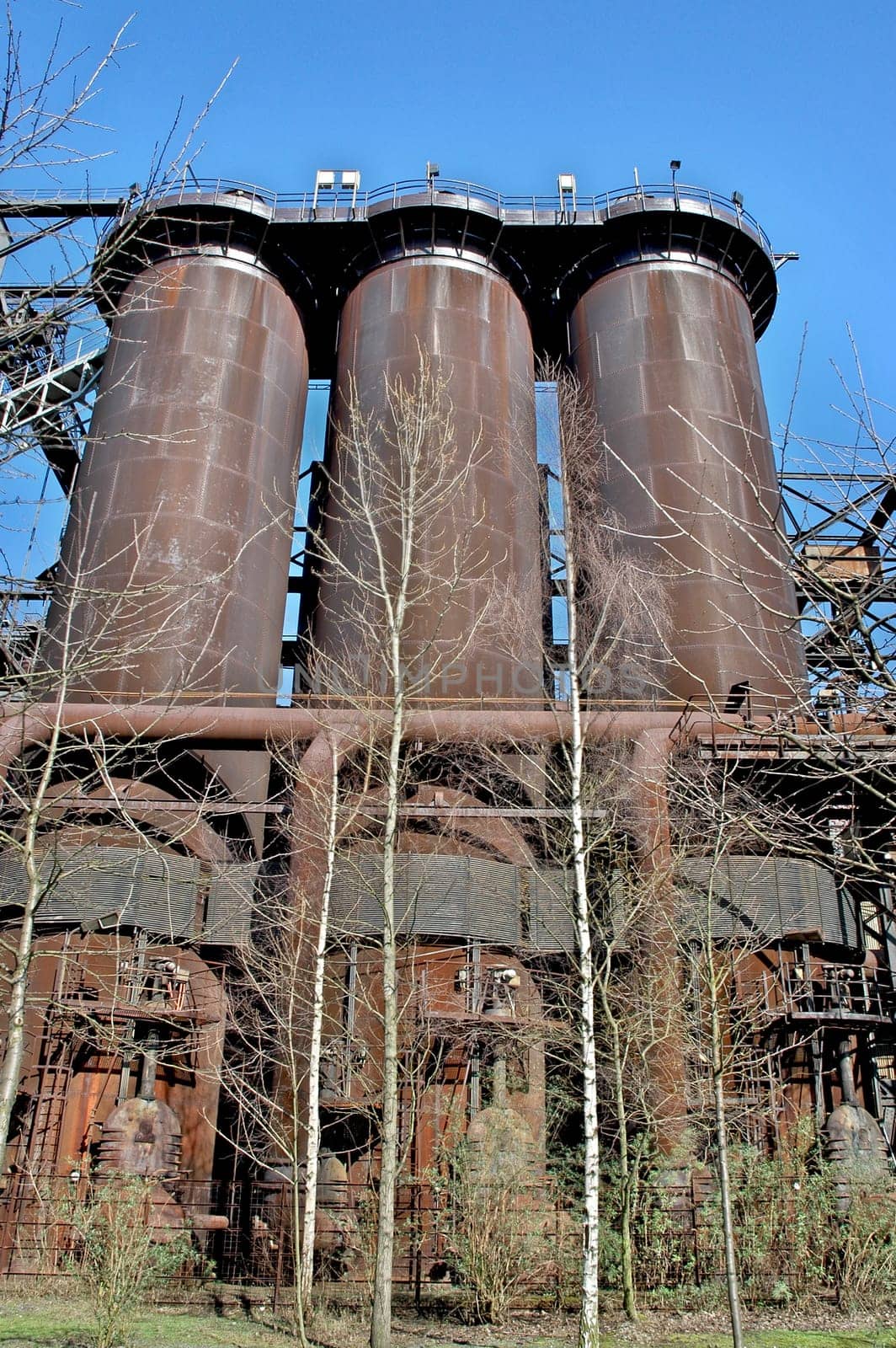 Rusty giants in LaPaDu
