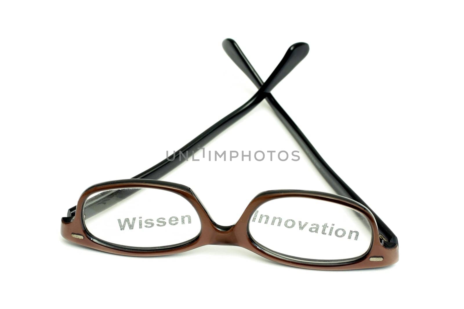 Glasses with lettering Wissen